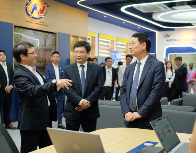 Minister Nguyen Manh Hung Visits AVSTC: Boosting Australia-Vietnam Technology Cooperation