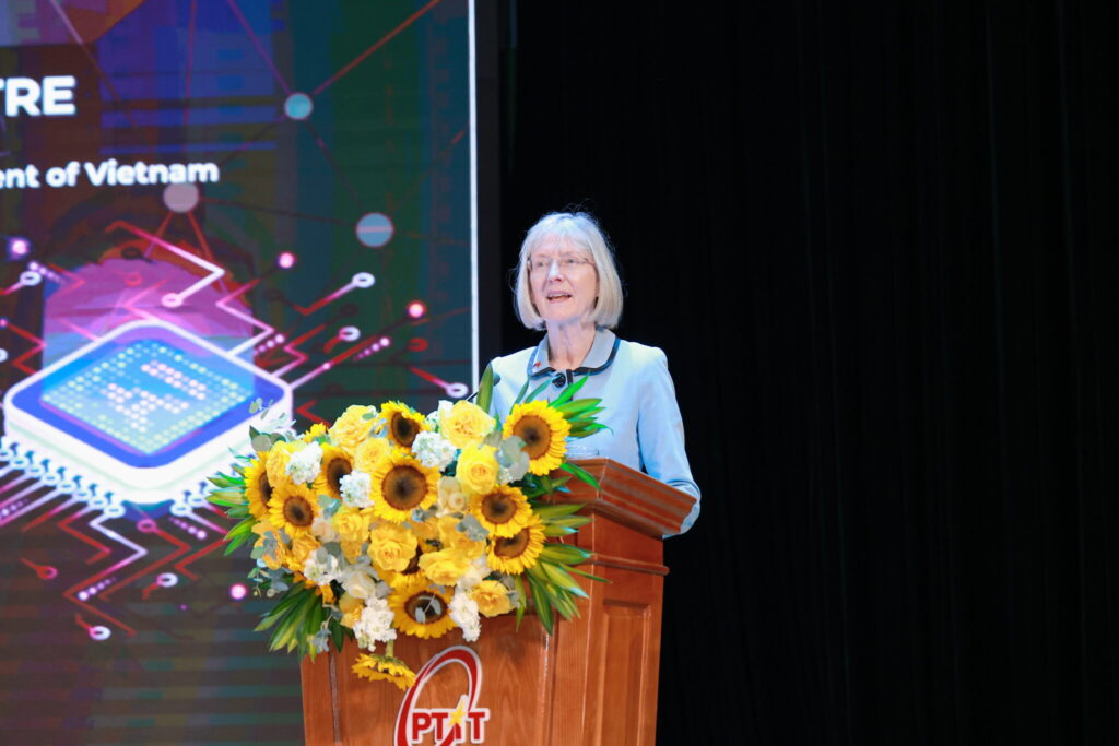 H.E. Ms. Gillian Bird PSM, Australian Ambassador to Vietnam: The Australian Government is very proud to cooperate with Vietnam to promote innovation and digital transformation, which are important factors in Vietnam’s economic growth