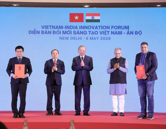 Party General Secretary and State President To Lam Witnesses the Exchange of Cooperation Agreement between PTIT and IIT Madras at the Vietnam–India Innovation Forum